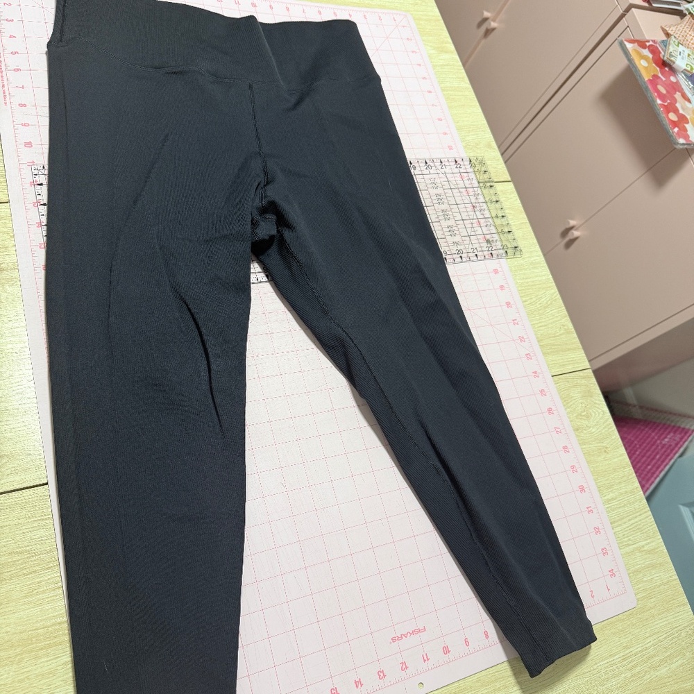 Athleta Salutation Legging 7/8 length